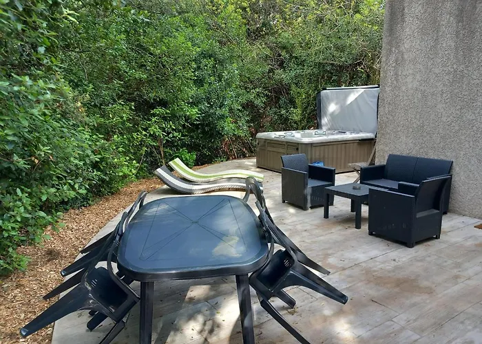 Duplex Le Philandra - Jacuzzi- 2 * Monteils (Gard)
